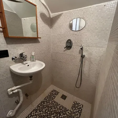 Con Bagno Mirjana Apartman *
